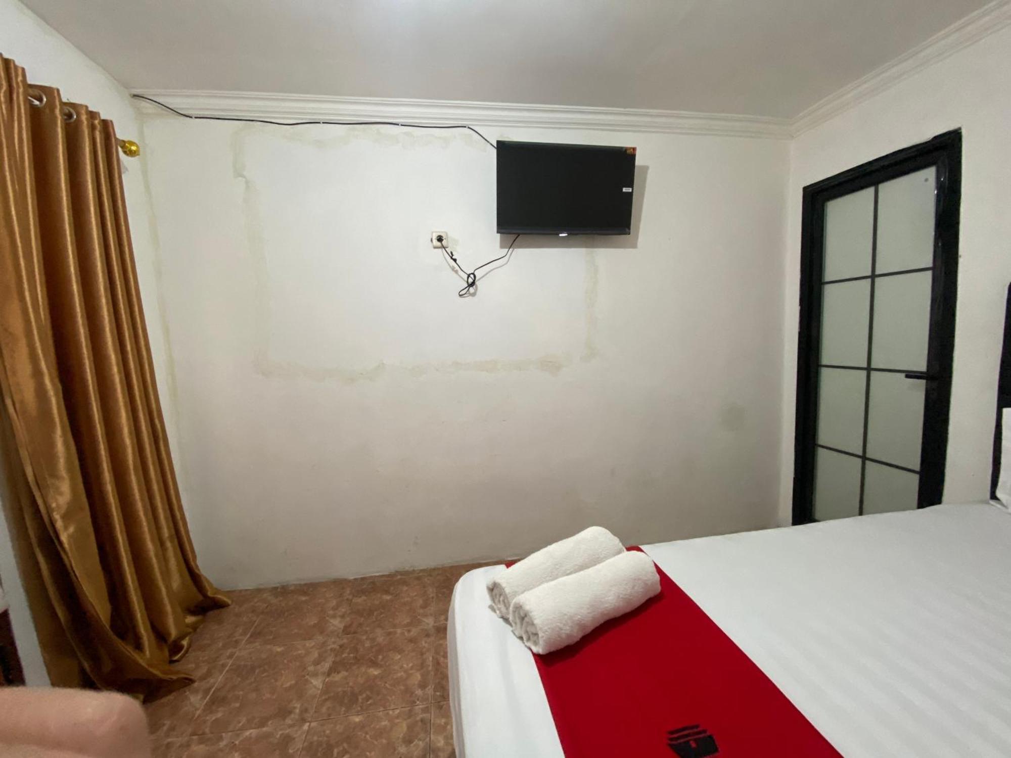 Reddoorz Syariah At Sudirman Street Garut Hotel Exterior photo